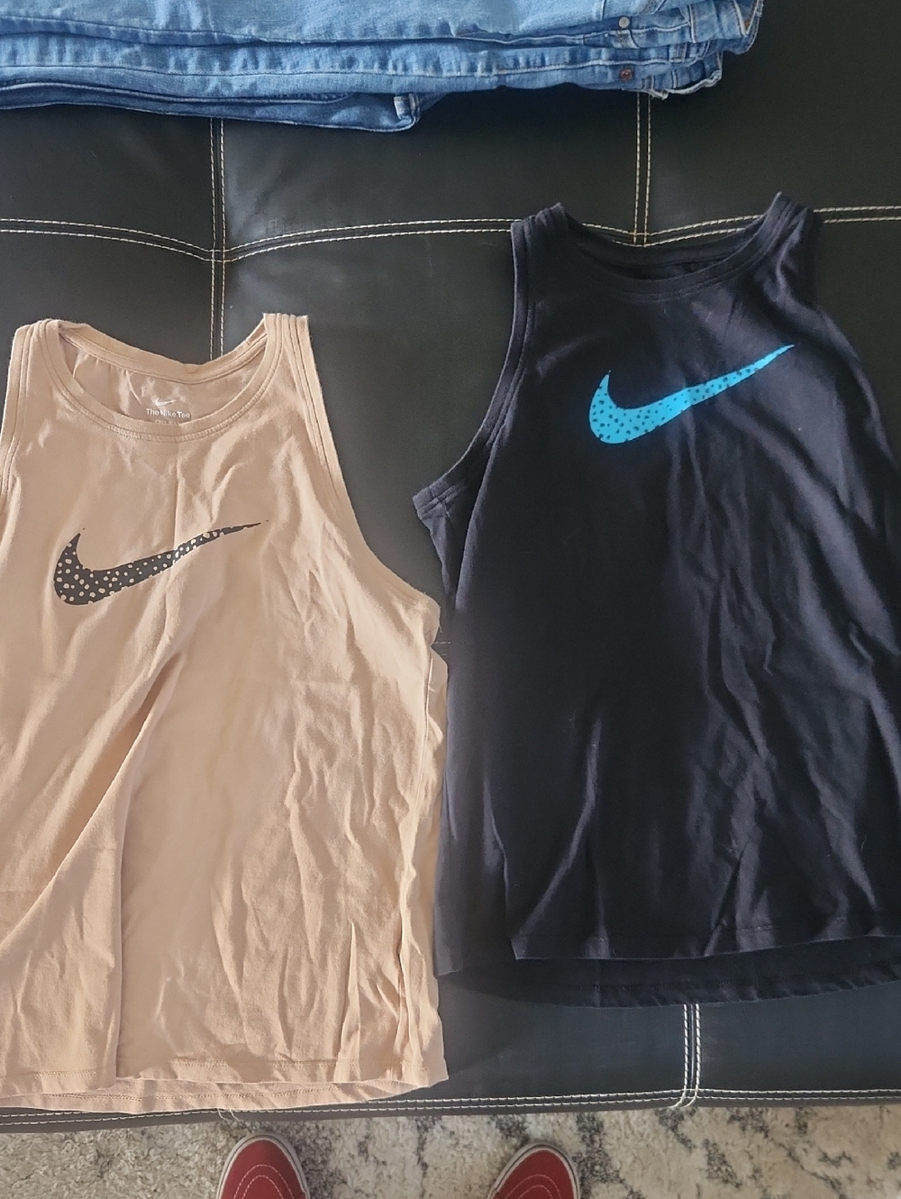 Two Nike tank tops beige and navy blue